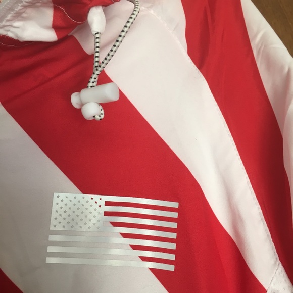 ⬇️-Reduced-New men’s medium hooded wind jacket - Picture 3 of 7